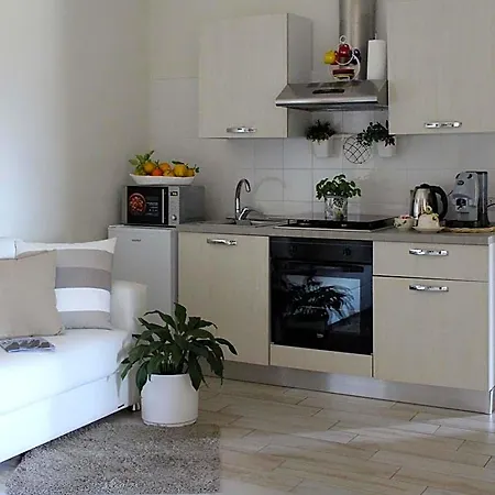 فندق مبيت وإفطار Vesuvio House Indipendente E 4*
